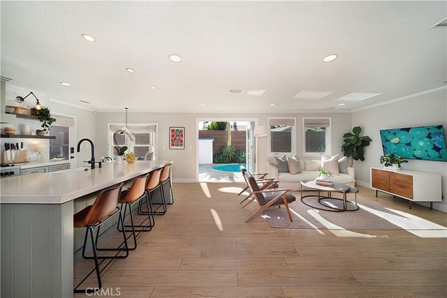 389 Mira Loma, Costa Mesa, CA 92627