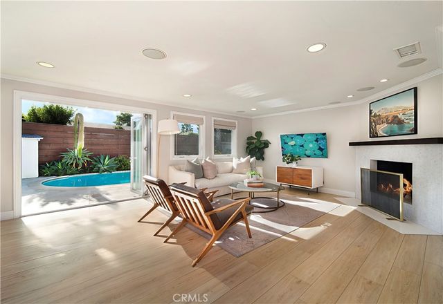 389 Mira Loma, Costa Mesa, CA 92627