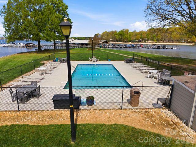 7613 Mariner Cove Drive, Cornelius, NC 28031