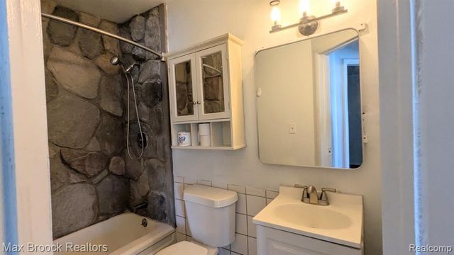 913 Boston Avenue, Waterford, MI 48328