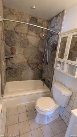 913 Boston Avenue, Waterford, MI 48328