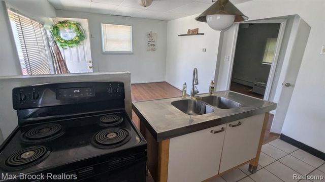 913 Boston Avenue, Waterford, MI 48328