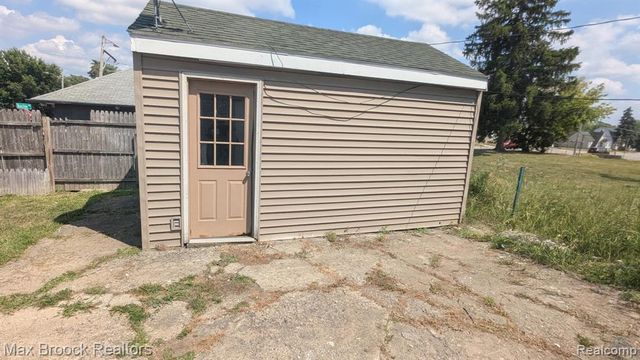 913 Boston Avenue, Waterford, MI 48328