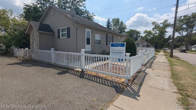913 Boston Avenue, Waterford, MI 48328