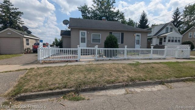 913 Boston Avenue, Waterford, MI 48328