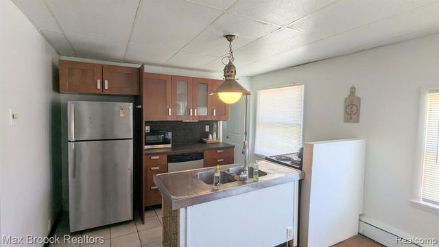 913 Boston Avenue, Waterford, MI 48328