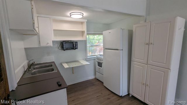 913 Boston Avenue, Waterford, MI 48328