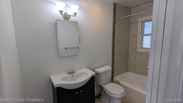 913 Boston Avenue, Waterford, MI 48328