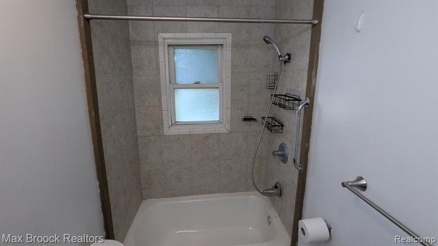 913 Boston Avenue, Waterford, MI 48328