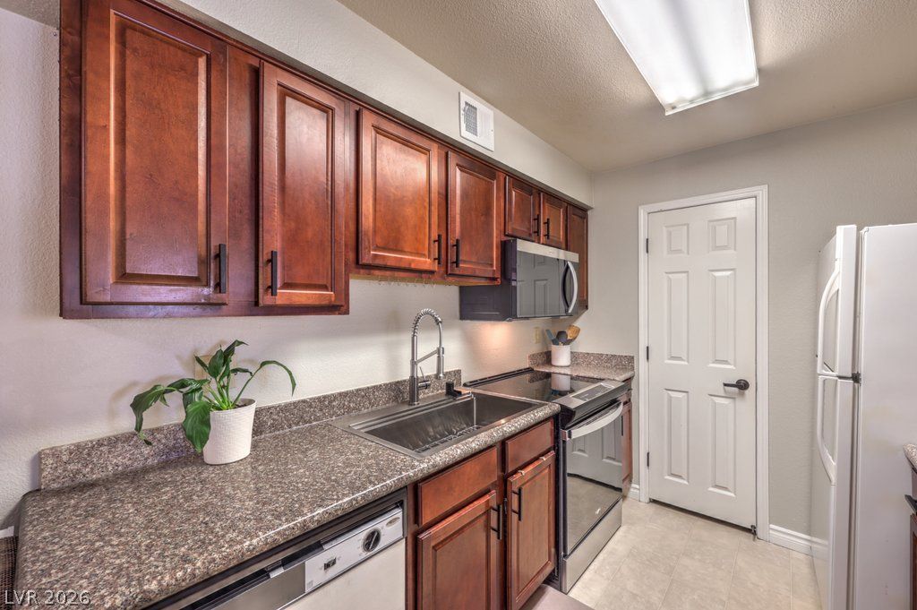 2451 North Rainbow Boulevard 2007, Las Vegas, NV 89108 — exterior