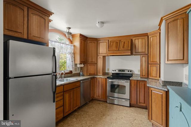 451 PINE SWAMP RD, Elverson, PA 19520