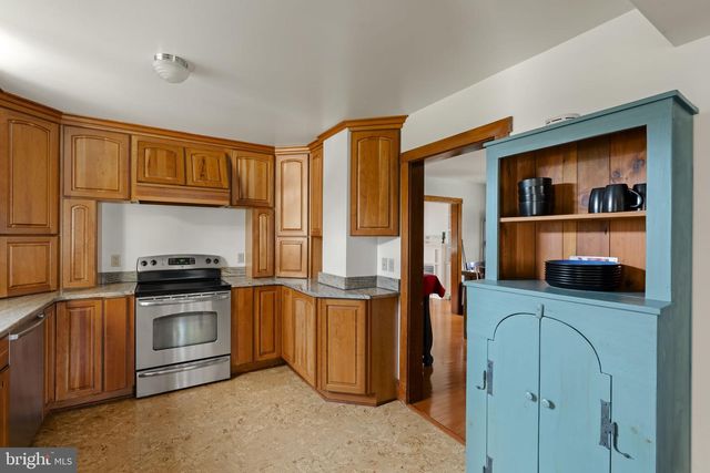 451 PINE SWAMP RD, Elverson, PA 19520