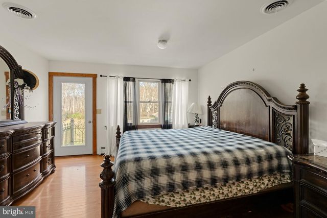 451 PINE SWAMP RD, Elverson, PA 19520