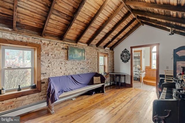 451 PINE SWAMP RD, Elverson, PA 19520