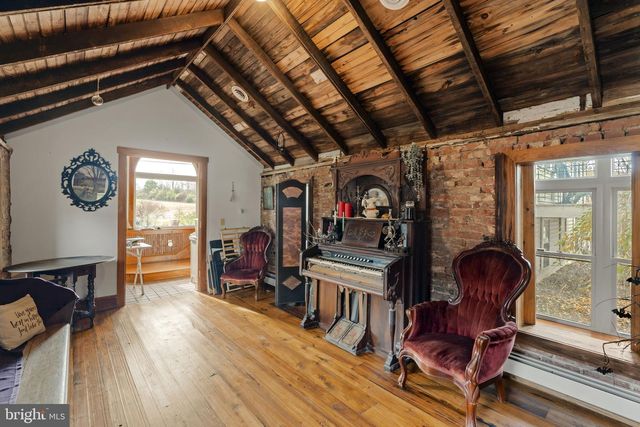 451 PINE SWAMP RD, Elverson, PA 19520