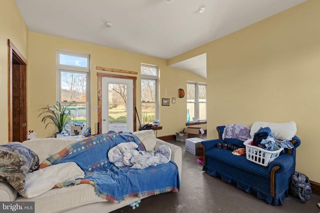 451 PINE SWAMP RD, Elverson, PA 19520