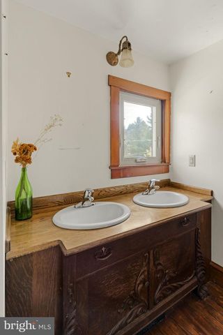 451 PINE SWAMP RD, Elverson, PA 19520