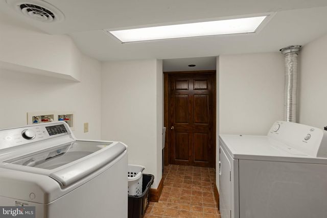 451 PINE SWAMP RD, Elverson, PA 19520