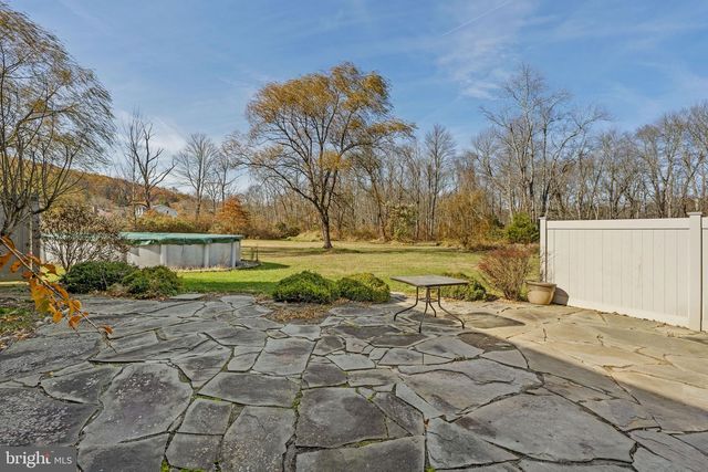 451 PINE SWAMP RD, Elverson, PA 19520