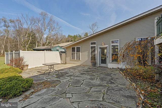 451 PINE SWAMP RD, Elverson, PA 19520