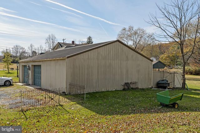 451 PINE SWAMP RD, Elverson, PA 19520