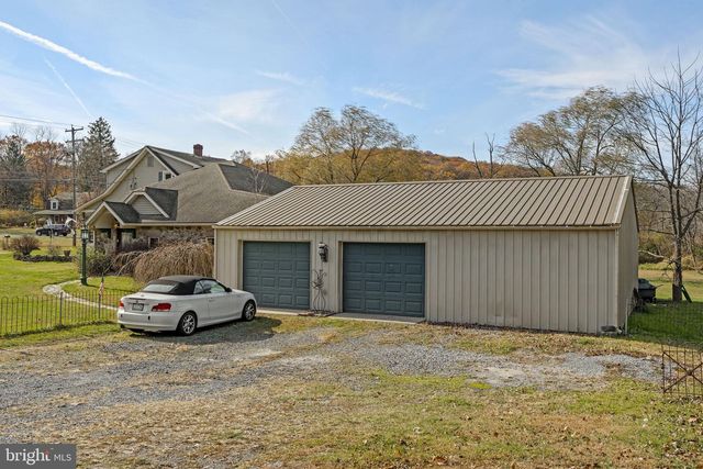 451 PINE SWAMP RD, Elverson, PA 19520