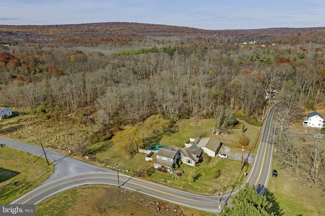 451 PINE SWAMP RD, Elverson, PA 19520