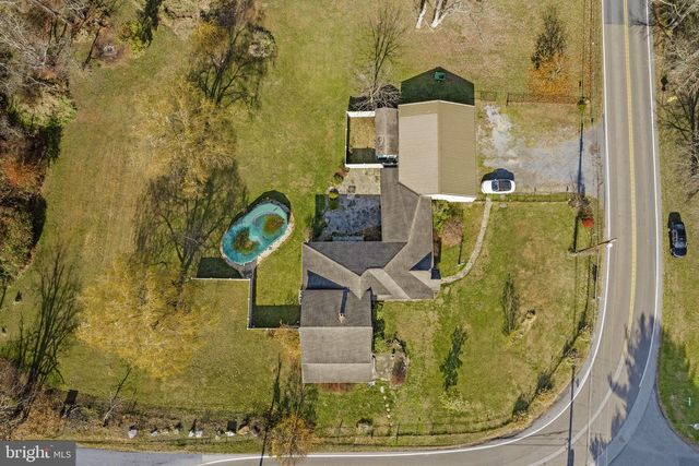 451 PINE SWAMP RD, Elverson, PA 19520