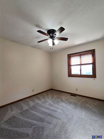 6020 S 41 Street, Lincoln, NE 68516