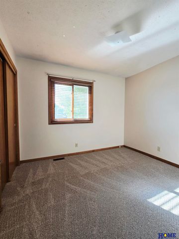 6020 S 41 Street, Lincoln, NE 68516
