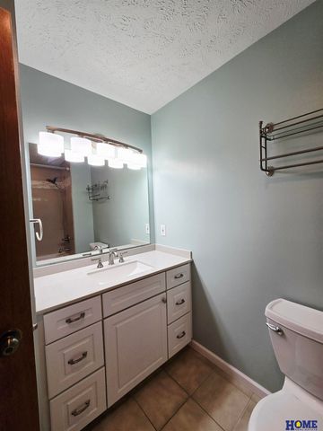 6020 S 41 Street, Lincoln, NE 68516