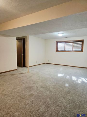 6020 S 41 Street, Lincoln, NE 68516