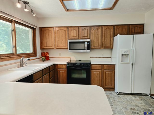 6020 S 41 Street, Lincoln, NE 68516