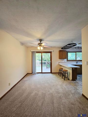 6020 S 41 Street, Lincoln, NE 68516