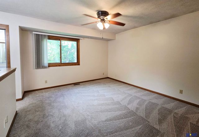 6020 S 41 Street, Lincoln, NE 68516