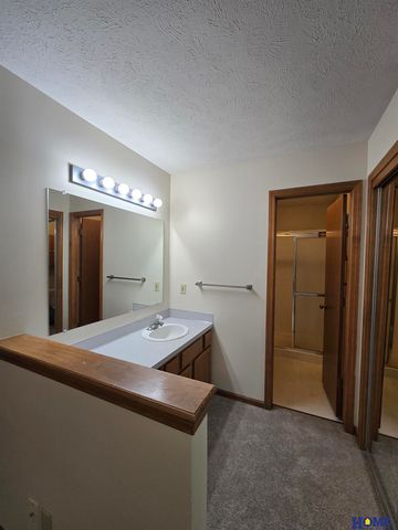 6020 S 41 Street, Lincoln, NE 68516