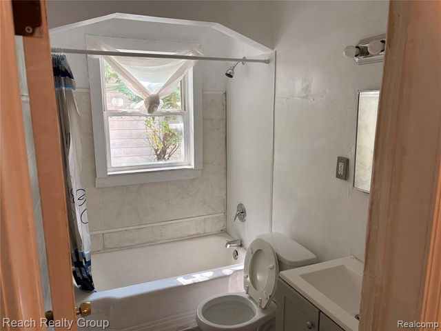 18738 Grandville Avenue, Detroit, MI 48219