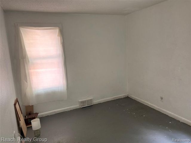 18738 Grandville Avenue, Detroit, MI 48219