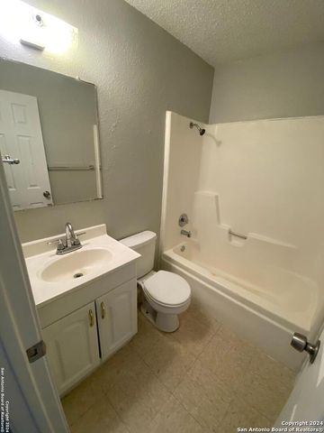 8904 MEADOW TRACE ST, San Antonio, TX 78250