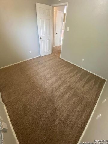 8904 MEADOW TRACE ST, San Antonio, TX 78250