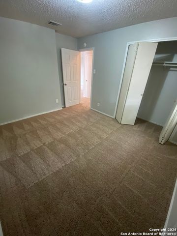 8904 MEADOW TRACE ST, San Antonio, TX 78250