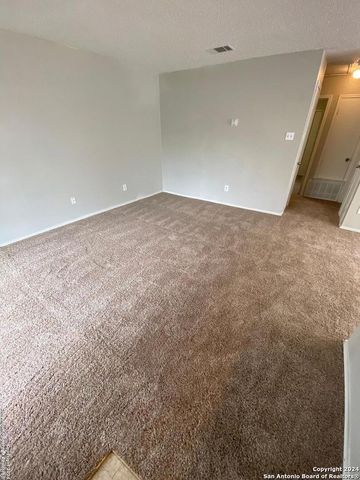 8904 MEADOW TRACE ST, San Antonio, TX 78250