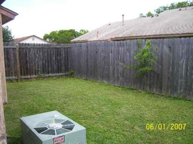 8904 MEADOW TRACE ST, San Antonio, TX 78250