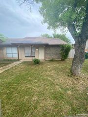 8904 MEADOW TRACE ST, San Antonio, TX 78250