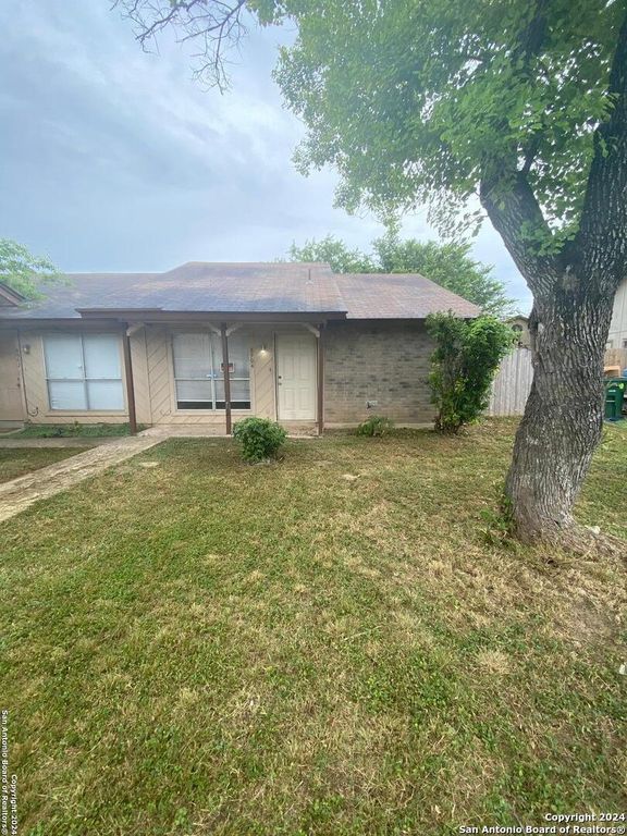 8904 MEADOW TRACE ST, San Antonio, TX 78250