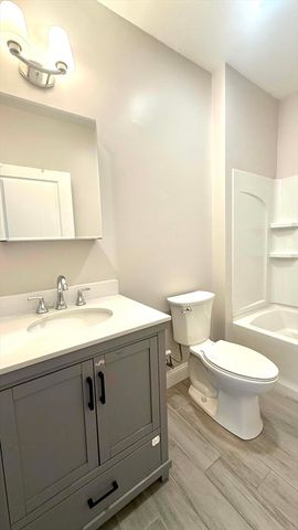 371 Main St 8, Woburn, MA 01801