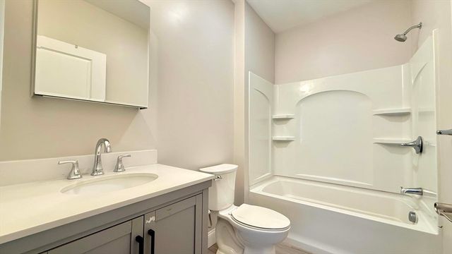 371 Main St 8, Woburn, MA 01801