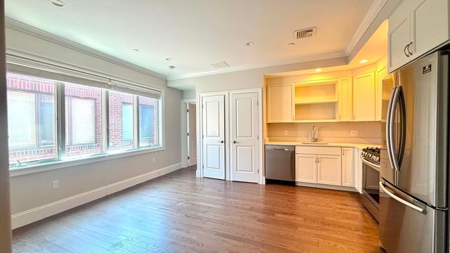 371 Main St 8, Woburn, MA 01801