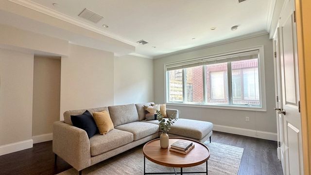371 Main St 8, Woburn, MA 01801