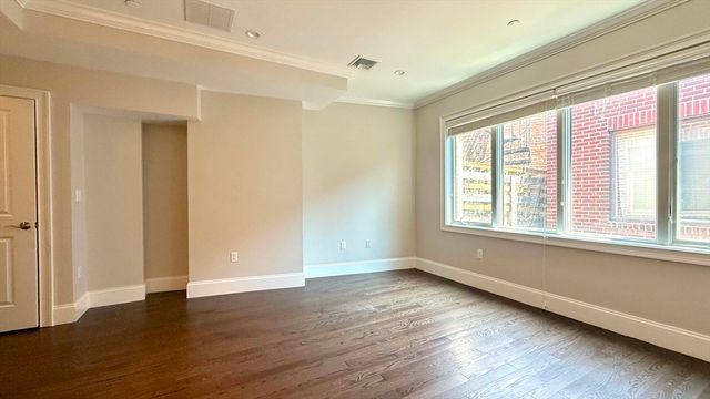 371 Main St 8, Woburn, MA 01801